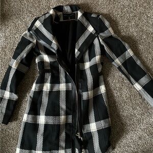 White House Black Market XXS black/white coat